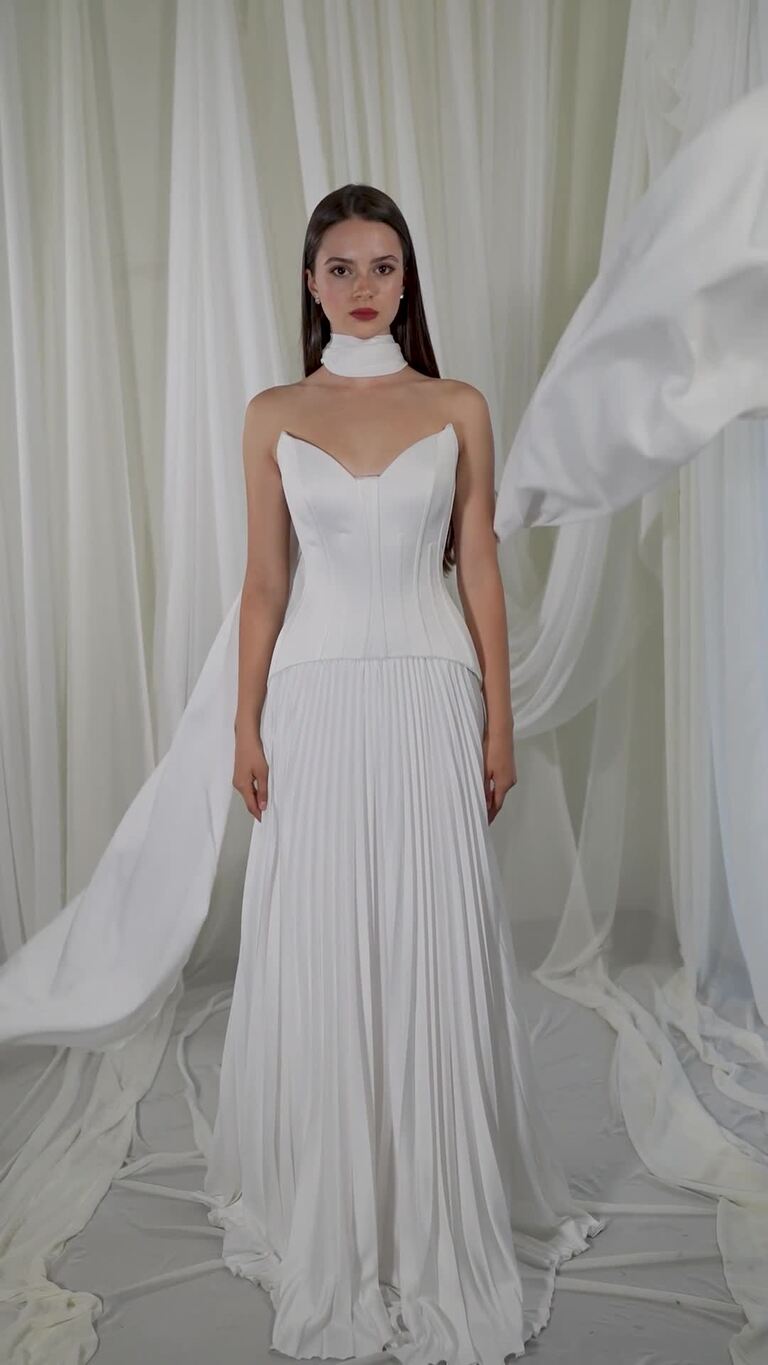 Елегантна весільна сукня Афродіта з шовковою плісированою спідницею