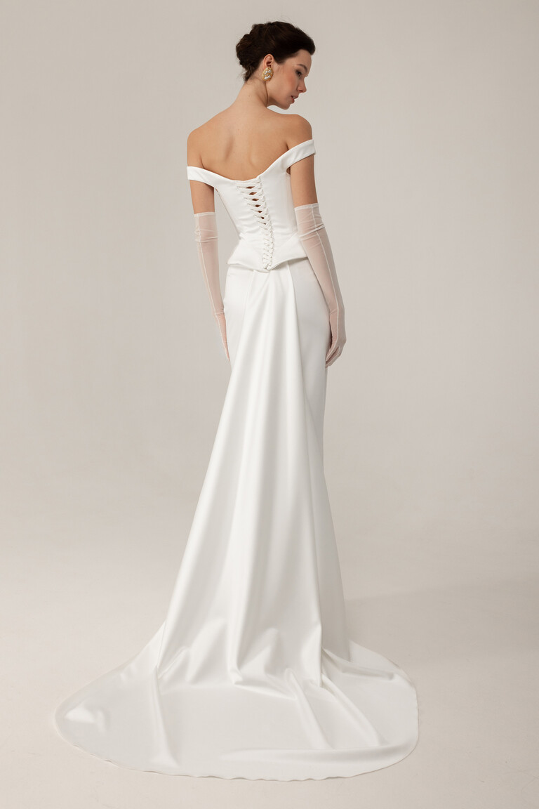 Весільна сукня Каті з корсетом і регульованим шлейфом