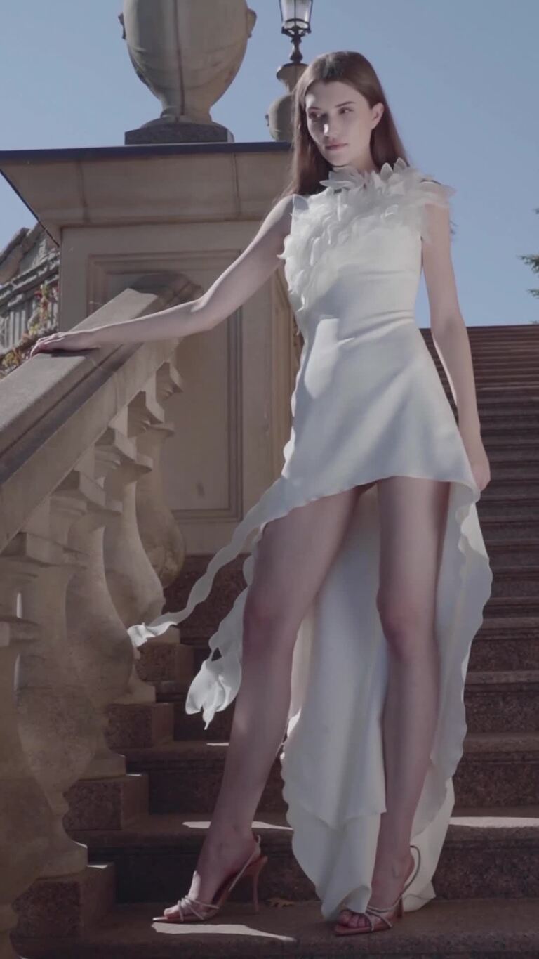 Весільна сукня Еола з об'ємною аплікацією з органзи