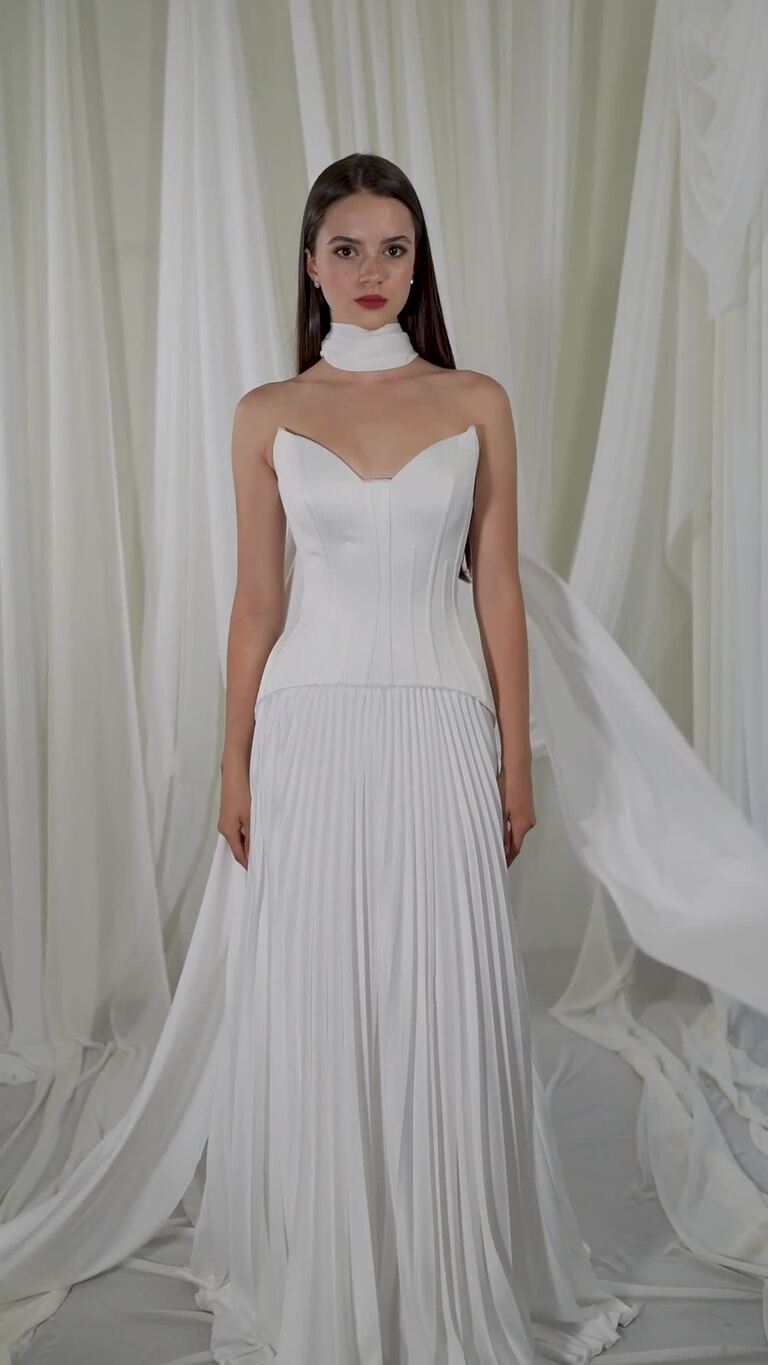 Елегантна весільна сукня Афродіта з шовковою плісированою спідницею