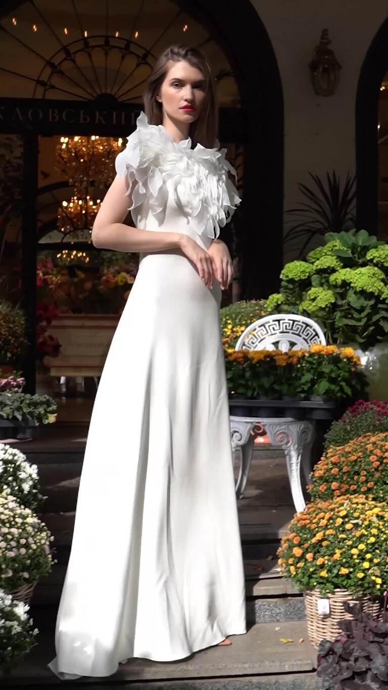 Весільна сукня Медуза з пелюстками з органзи та V-спинкою