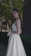 Весільна сукня Глорія з мікадо та шнурівкою на спинці превʼю відео номер 7