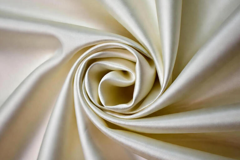 Атлас для весільних і вечірніх суконь