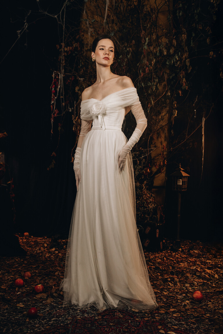 Весільна сукня Роуз з корсетом та драпіруванням-шаллю